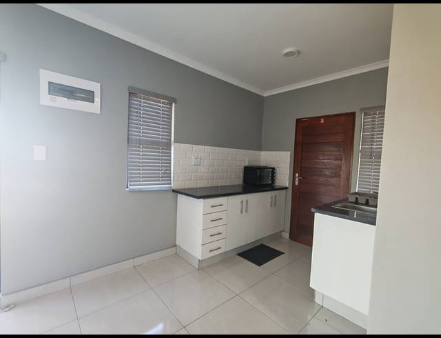 2 BEDROOM FREEHOLD FOR SALE IN SHAKASKRAAL